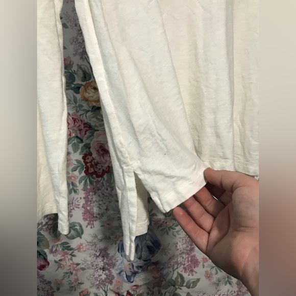 Plain white long sleeve, missing yak but fits like medium - Picture 2 of 4